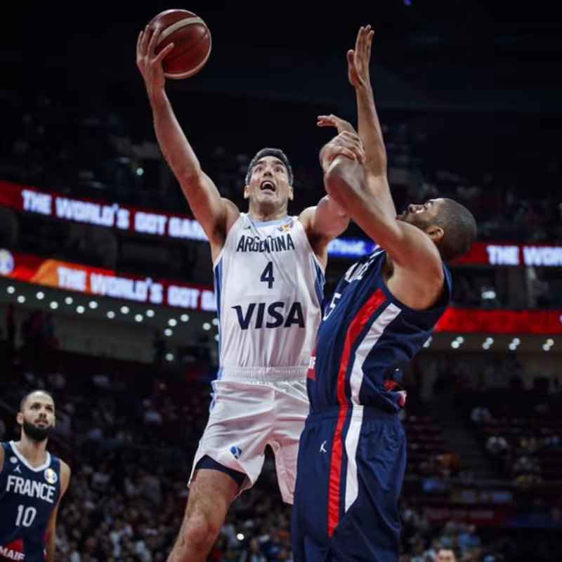 Argentina gana a Rusia y pasa como primera de grupo