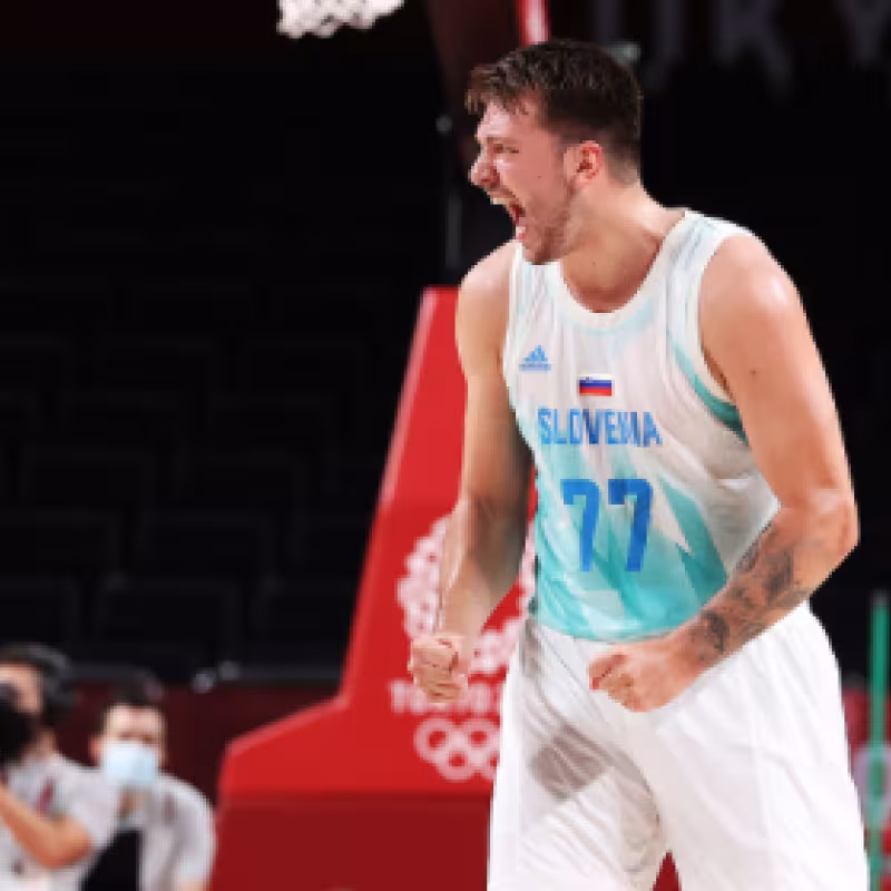 Eslovenia consigue el pase a semifinales con la enésima exhibición de Doncic