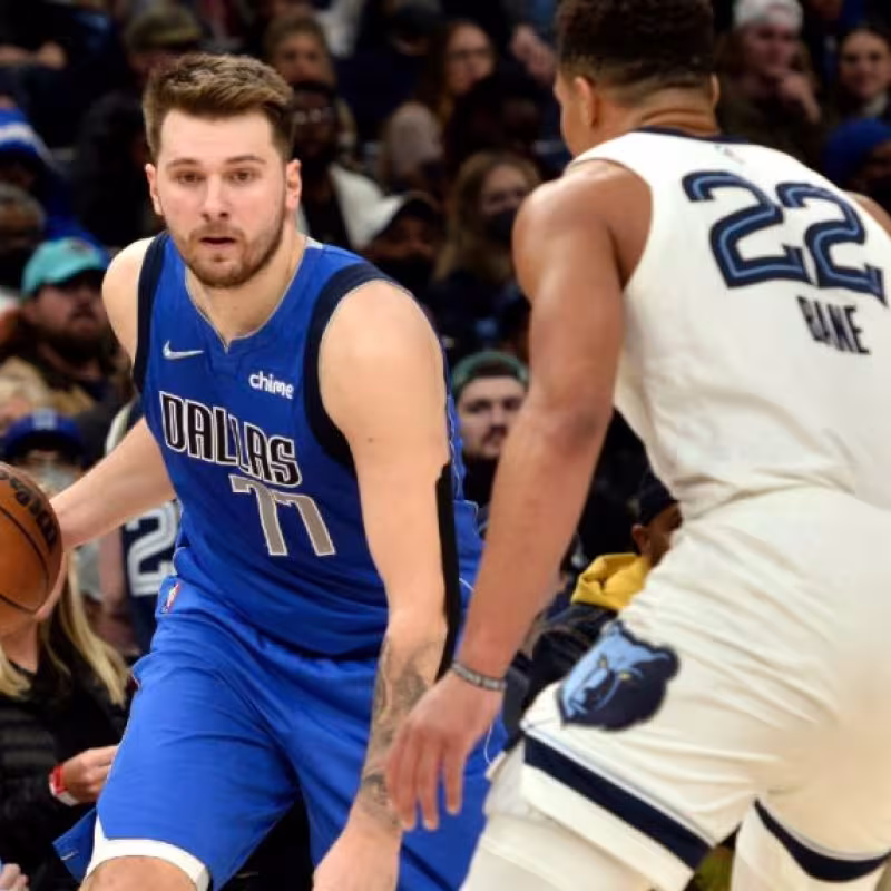 Doncic firma un triple-doble para el triunfo de los Mavs sobre Memphis Grizzlies