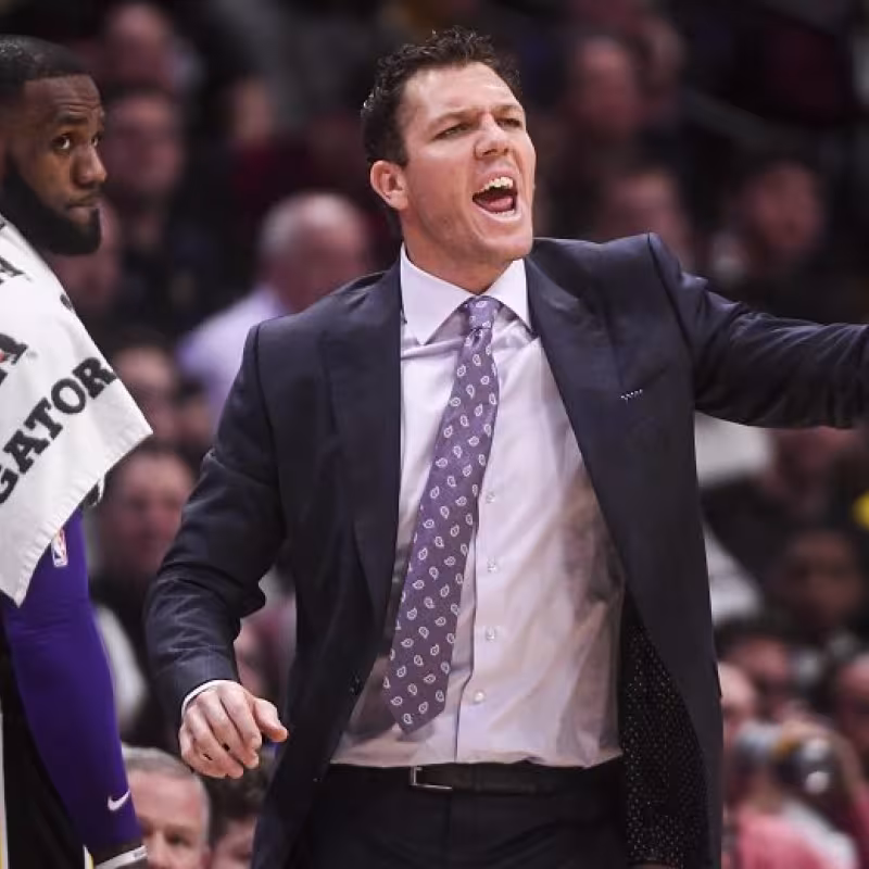 Luke Walton podría ser despedido de los Lakers (pero tiene trabajo asegurado)