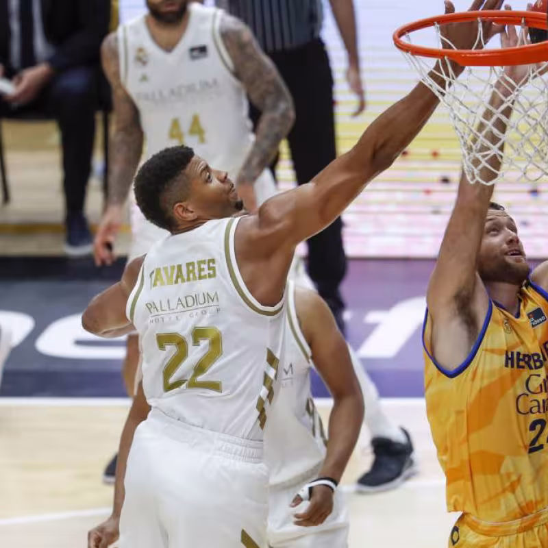 El Madrid resuelve con brillantez su primer compromiso