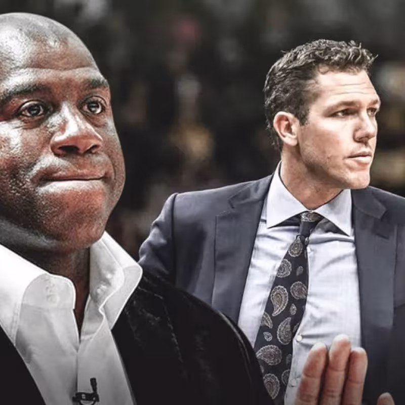LeBron sale en defensa de su entrenador tras las palabras de Magic Johnson