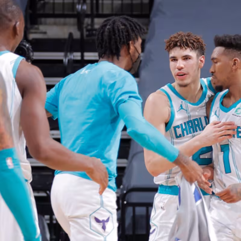 Malik Monk y su canastón (2+1) decisivo a un segundo del final para los Hornets