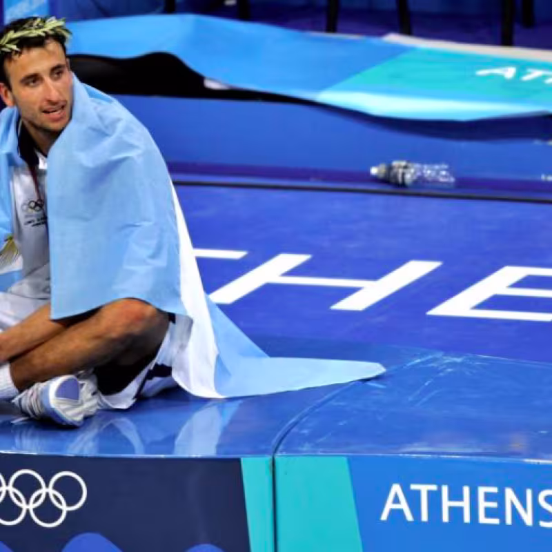 Manu Ginóbili ganó el Oro Olímpico en Atenas 2004.