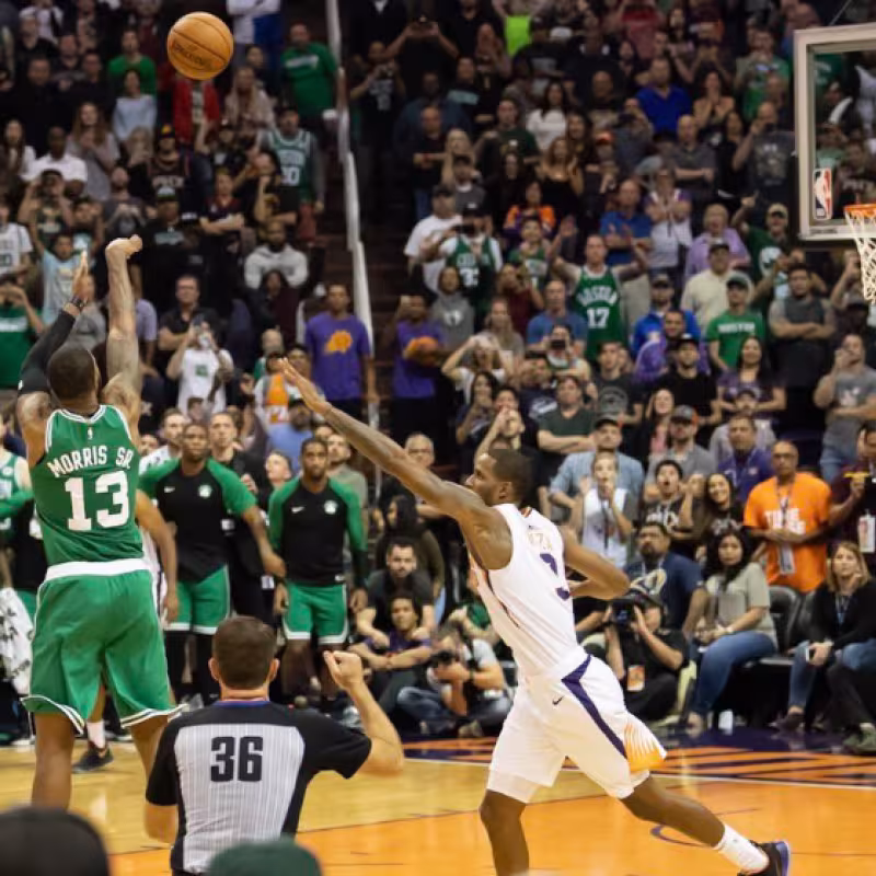 Los Celtics necesitan 39 puntos de Irving para superar a los Suns en la prórroga