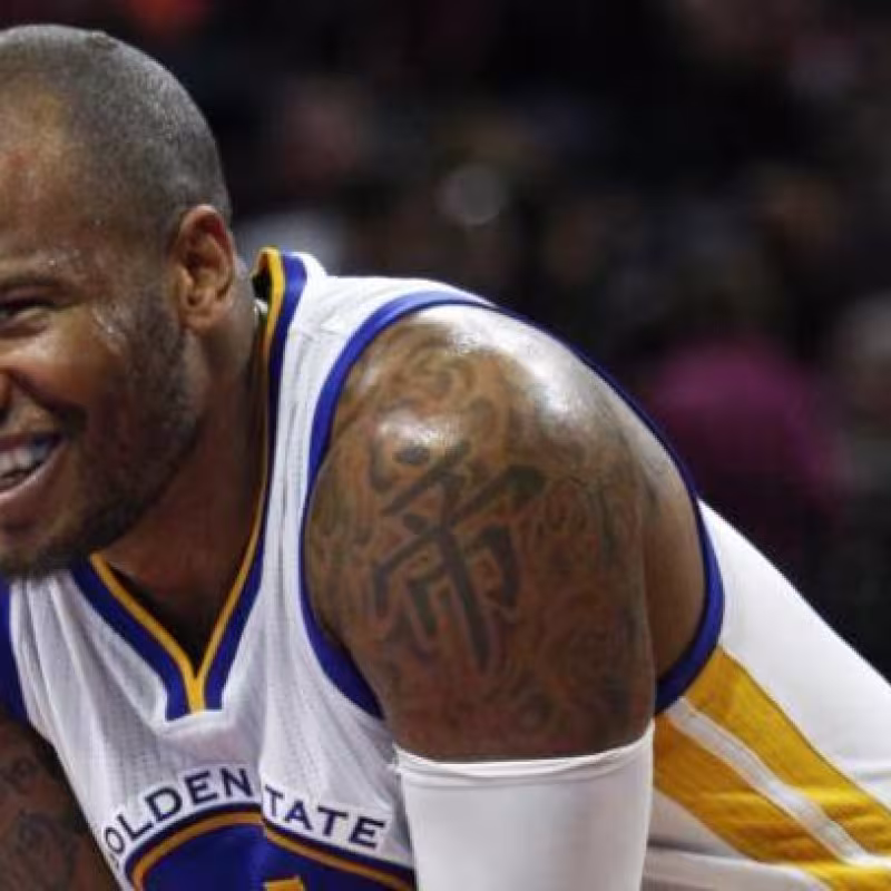 Marreese Speights, con la camiseta de los Warriors.