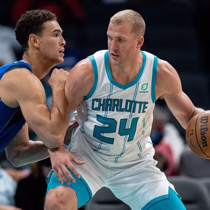 Mercado NBA: Los Pistons traspasan a Mason Plumlee a los Hornets a cambio del nº 57 del draft
