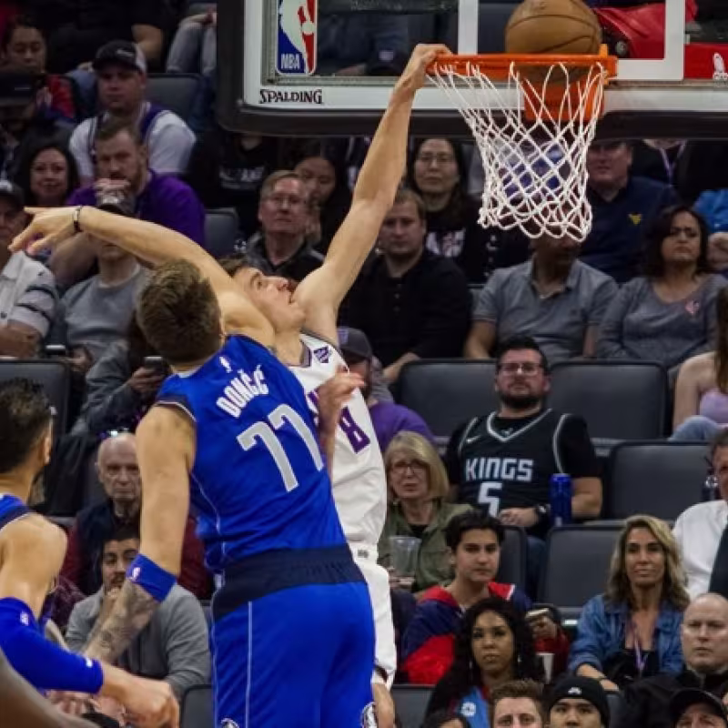 Sacramento Kings gana los Mavs con un mal partido de Luka Doncic