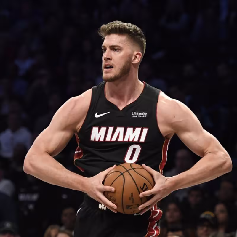 Problemas para Golden State Warriors y Miami Heat en la posición de pívot