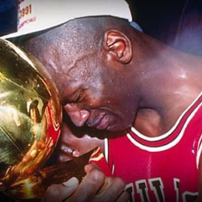 Michael Jordan, celebrando su primer anillo.