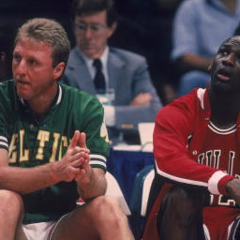 Michael Jordan y Larry Bird, en un All Star Game. 