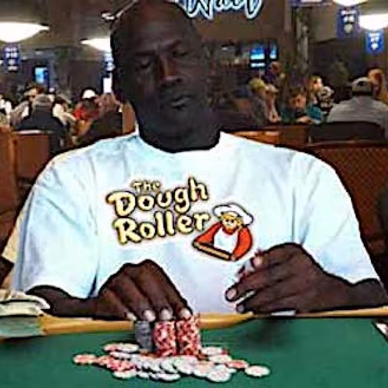 Michael Jordan, jugando al póker. 