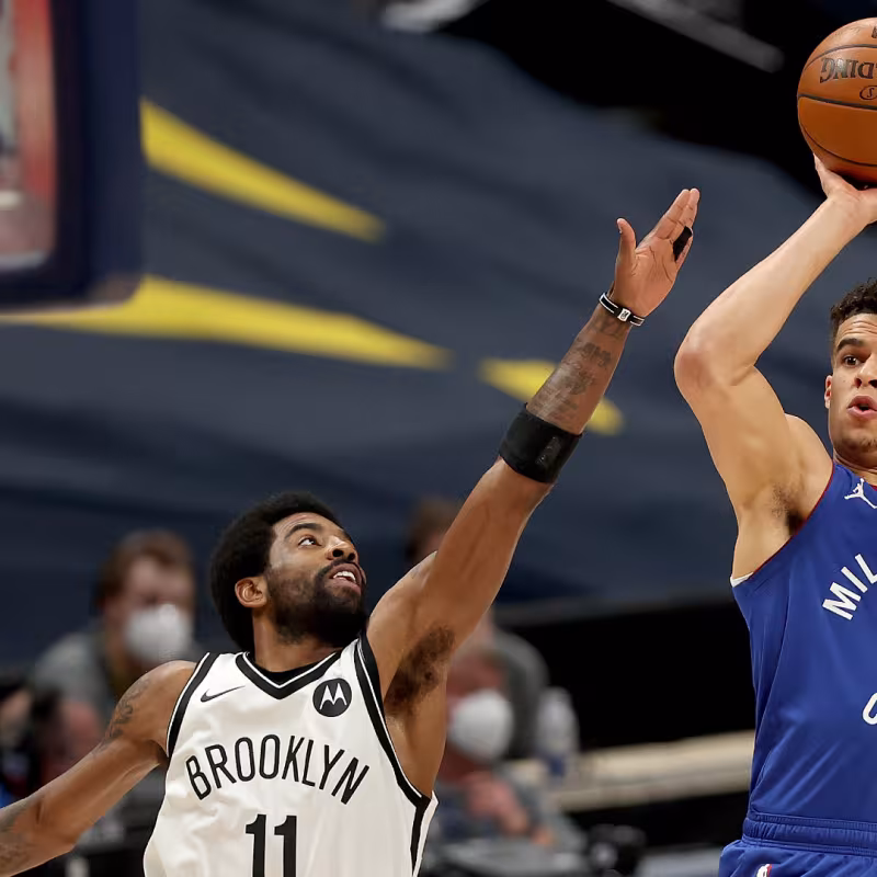 Michael Porter Jr. y Kyrie Irving, dos jugadores no vacunados contra el Covid.