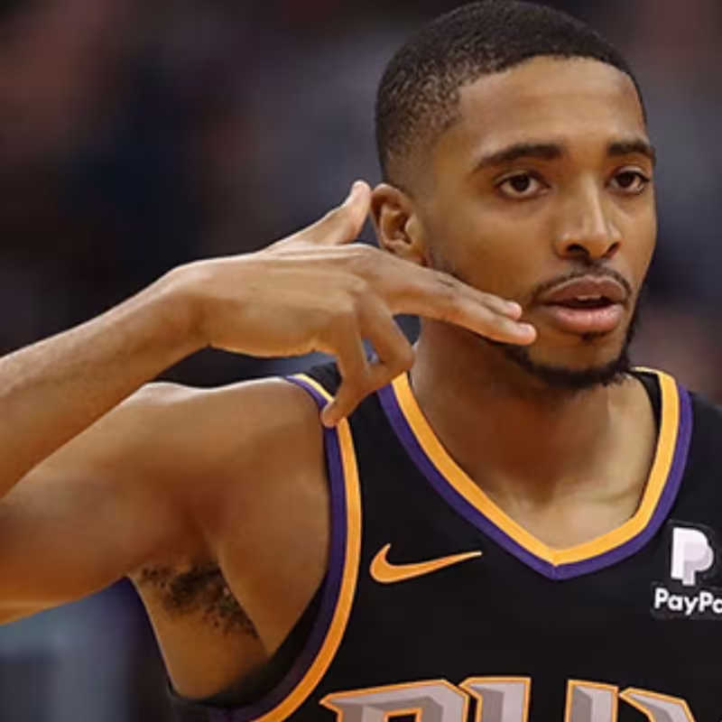 Mikal Bridges, escolta de Phoenix Suns, celebra una canasta "Foto: NBA.com"
