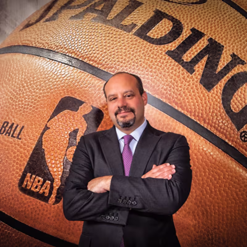 Mike Bass justifica la proliferación de test de coronavirus a jugadores de la NBA