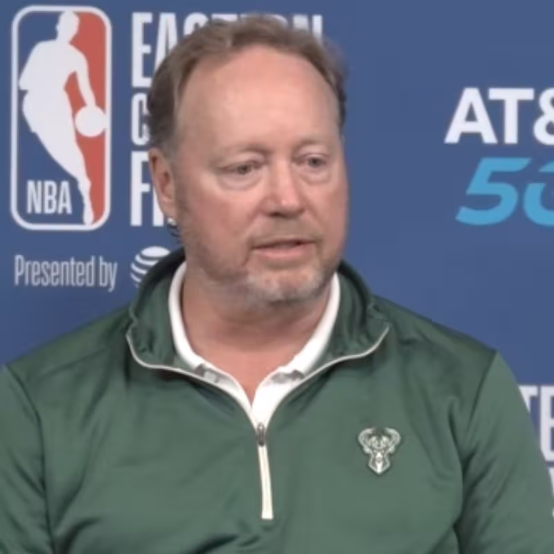 Mike Budenholzer, entrenador de Milwaukee Bucks.