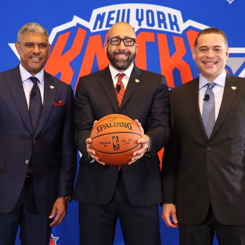 Steve Mills, David Fizdale y Scott Perry, en orden