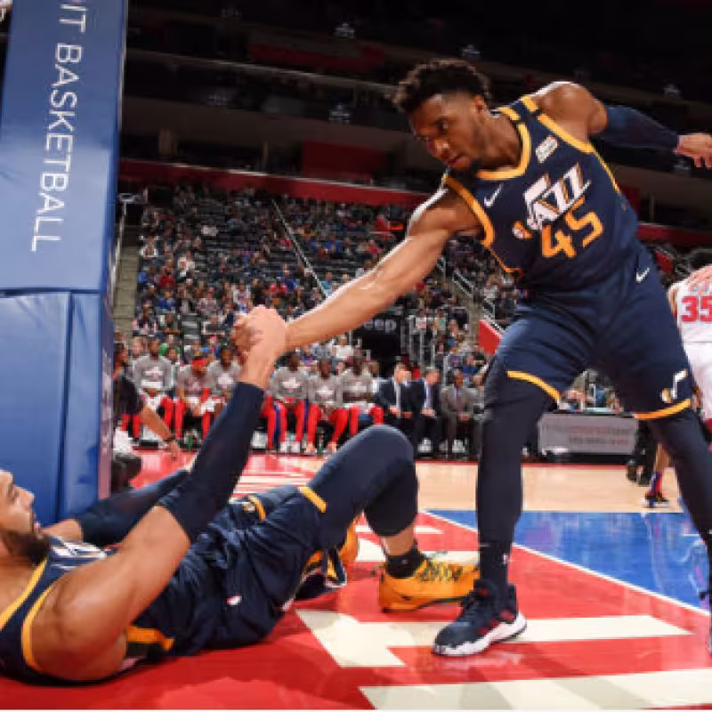 Donovan Mitchell y Rudy Gobert buscan reconciliarse. Foto: gettyimages