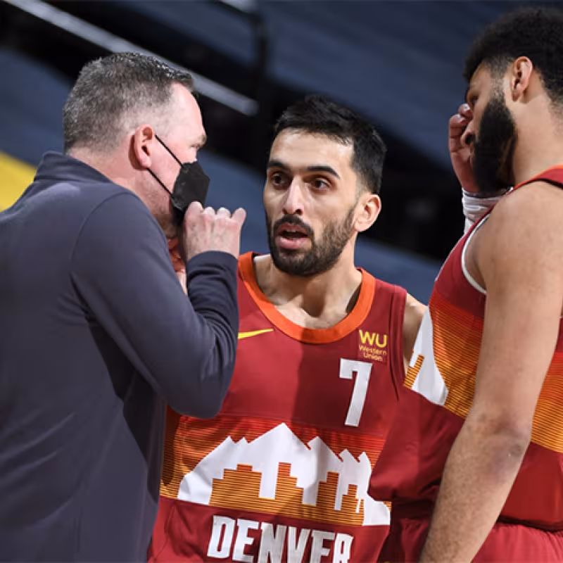 Monté Morris y Facundo Campazzo, titularidad en juego en Denver Nuggets. Foto: gettyimages