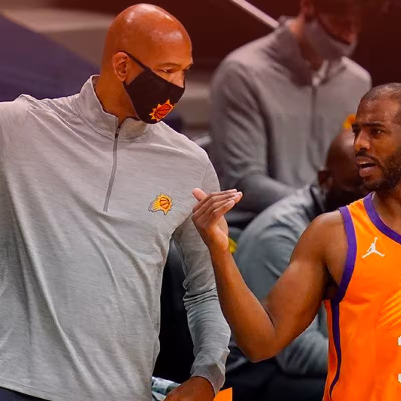 Chris Paul, junto a su entrenador en Phoenix Suns Monty Williams.