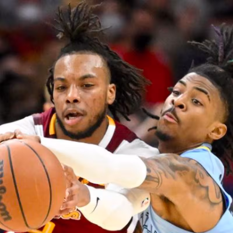 Ja Morant le gana la partida a Darius Garland en el Grizzlies-Cavs