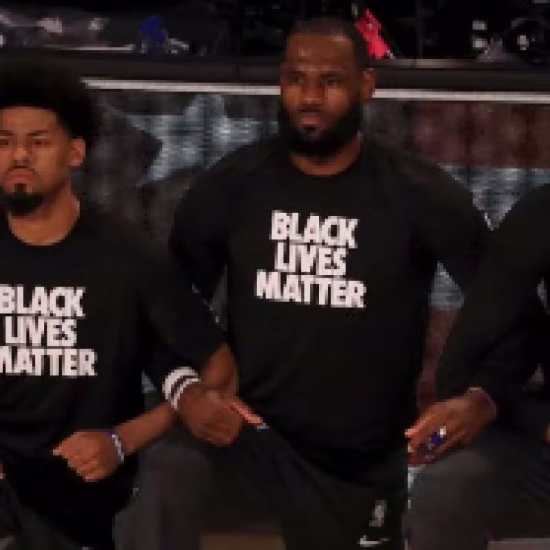 Los jugadores de la NBA debutarán con nuevas camisetas de calentamiento