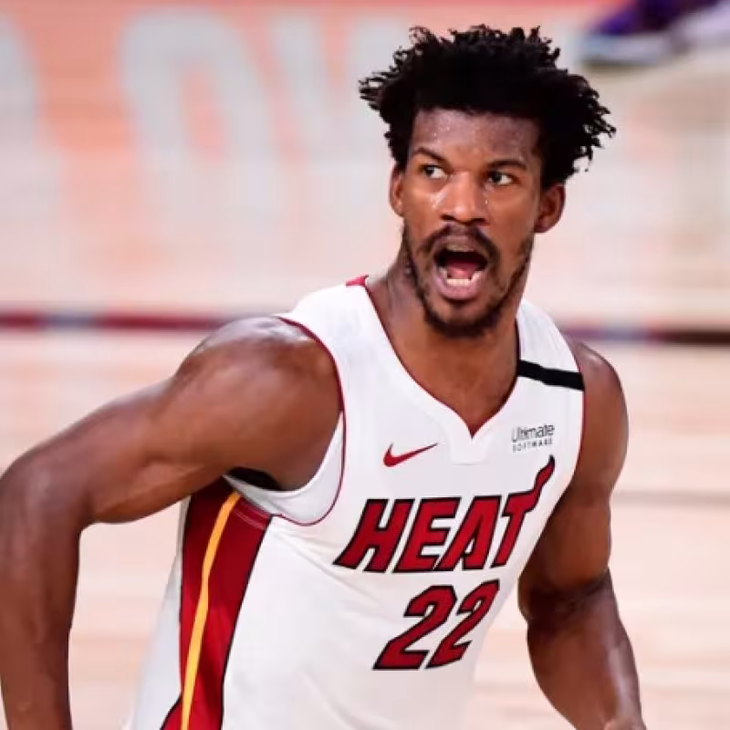 Jimmy Butler jugando un partido con los Miami Heat.