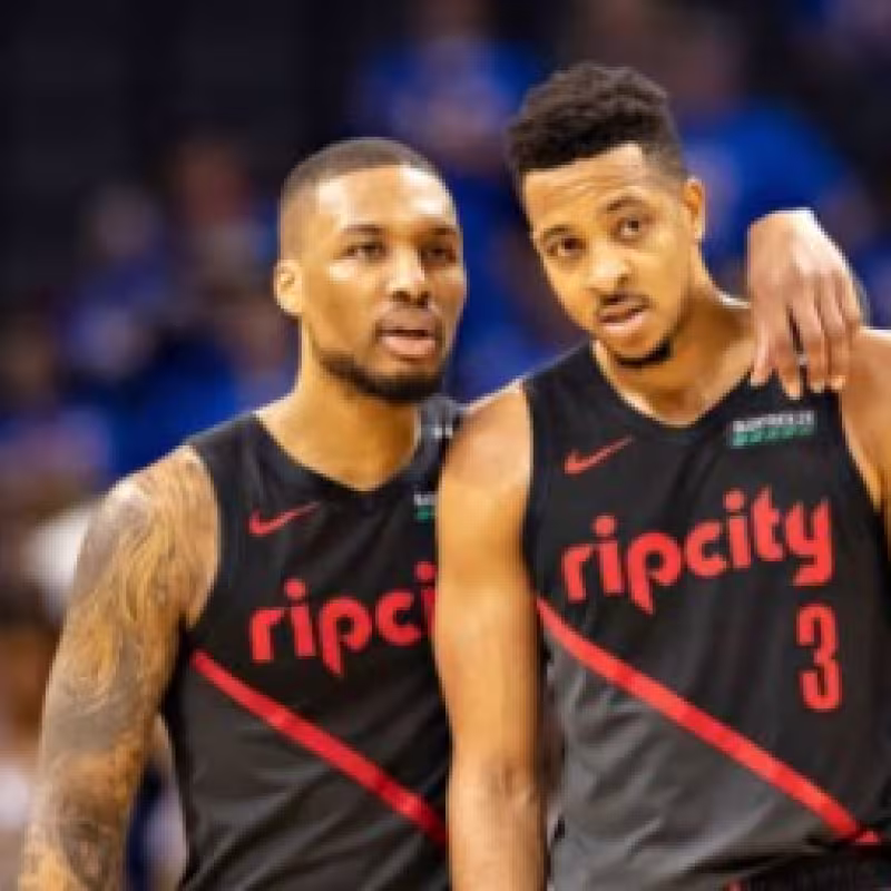 Damian Lillard y CJ McCollum se combinaron con 57 puntos para derrotar a los Spurs
