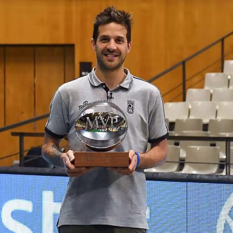 Laprovittola, MVP de la Liga Endesa y un momento emotivo