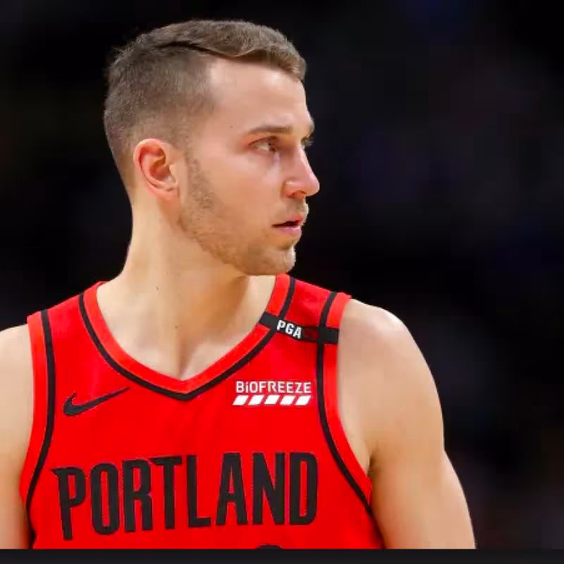 Nik Stauskas, con la camiseta de los Blazers.