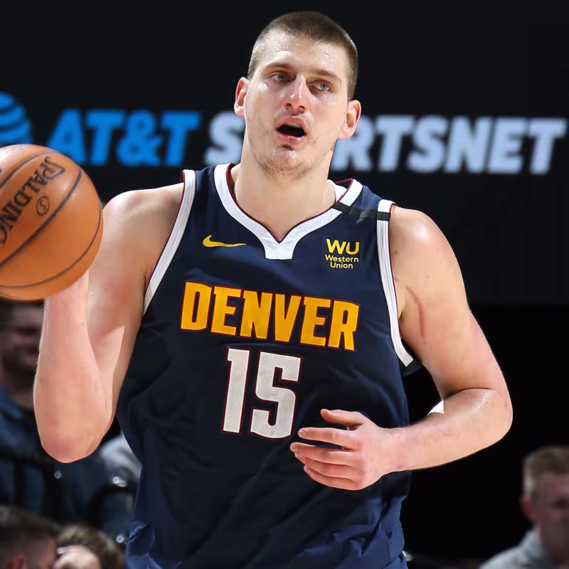 Vídeo: Los mejores pases de Nikola Jokic mirando al tendido