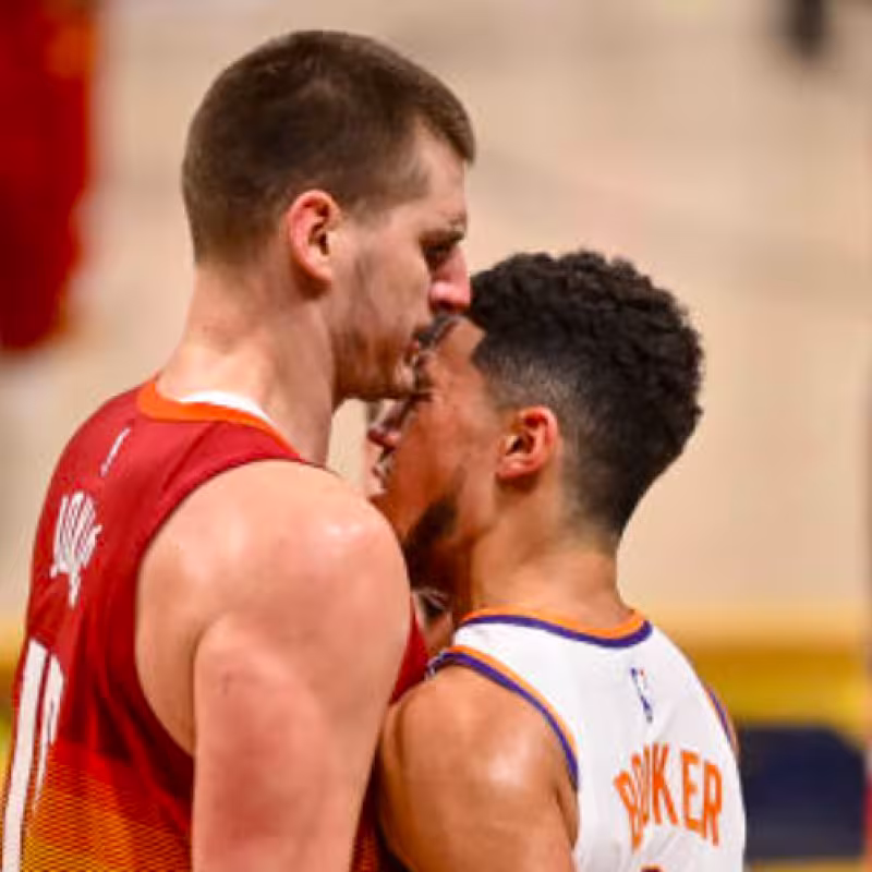 Así fue la polémica expulsión de Nikola Jokic tras golpear a Cameron Payne