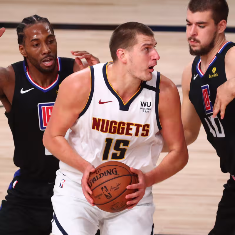 Jokic es duda para el tercer partido de la serie por problemas en una muñeca