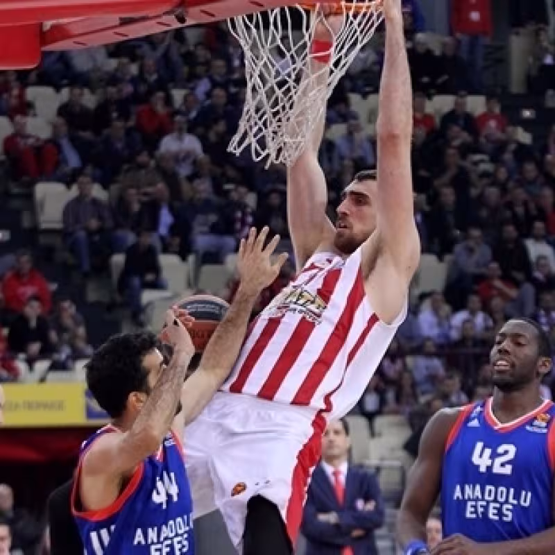 Nikola Milutinov podría dar el salto a la NBA