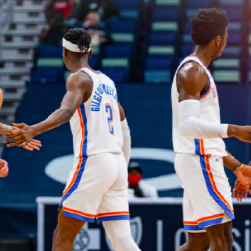 Los jugadores de los Thunder, celebrando la victoria