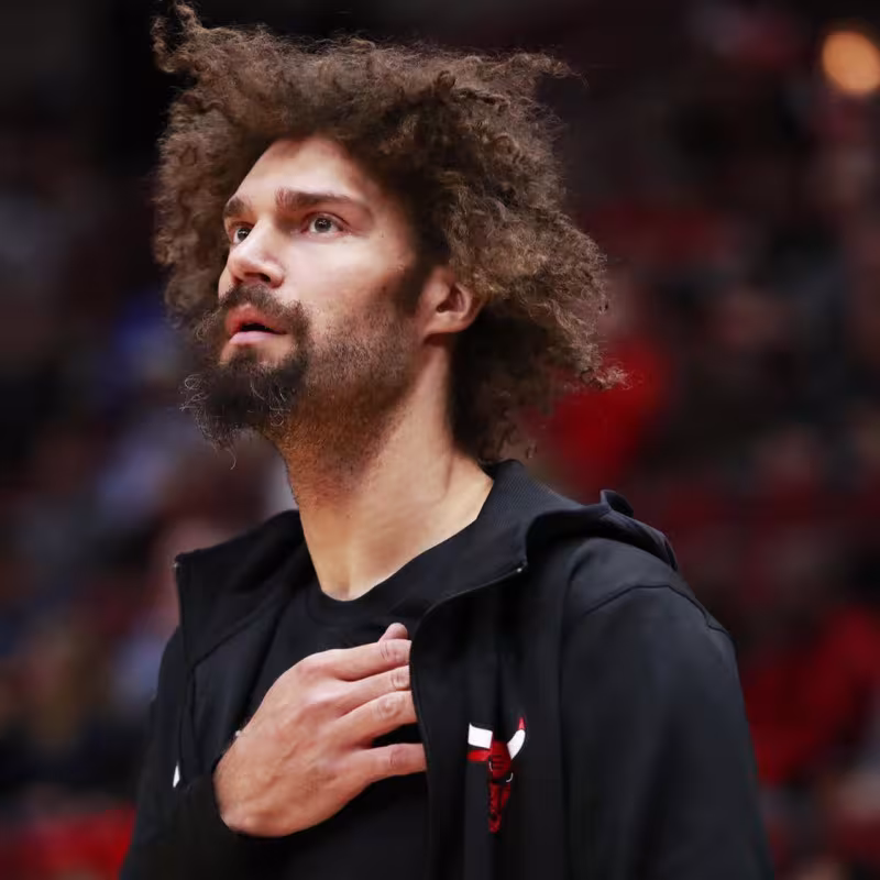 Los Warriors pueden ir olvidándose de Robin Lopez