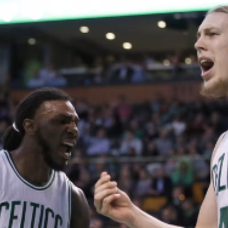 Buenas palabras entre Brad Stevens, Kelly Olynyk y Jae Crowder