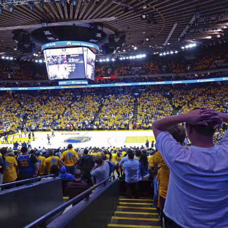 Última campaña de los Warriors en Oakland.