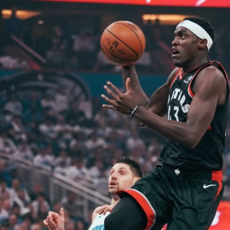 Los Raptors ganan el tercer partido de la serie contra Orlando y recuperan el factor cancha