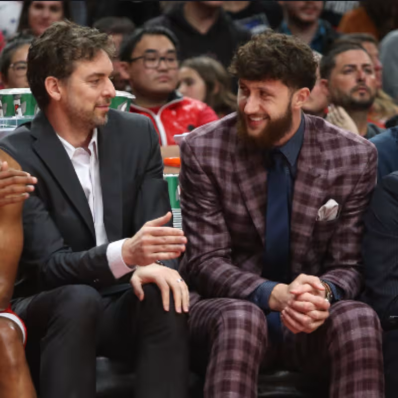 Pau Gasol, en el banquillo de los Portland Trail Blazers.