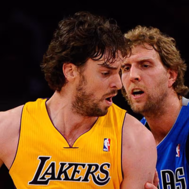Pau Gasol y Dirk Nowitzki, en acción.
