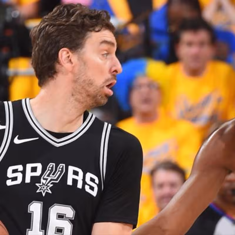 Pau Gasol, frente a Kevin Durant en el Spurs-Warriors.