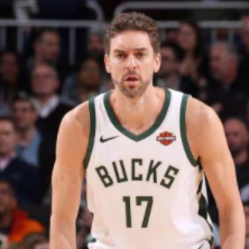 Pau Gasol, con la camiseta de Milwaukee Bucks.