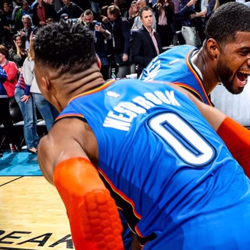 Paul George y Russell Westbrook lideraron el importante triunfo de Oklahma City Thunder.