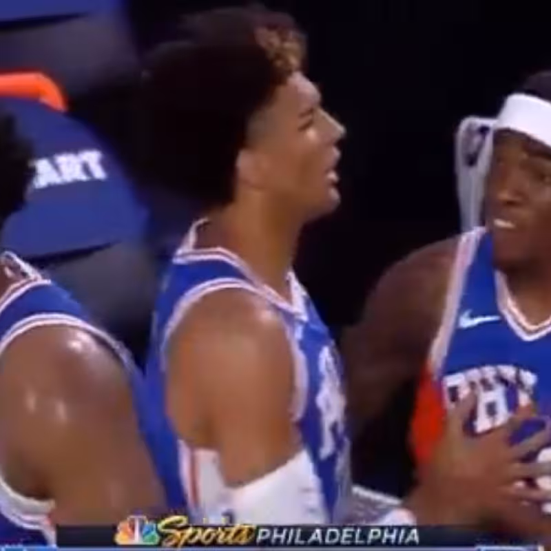 Joel Embiid y Shake Milton protagonizaron la imagen polémica de la jornada.