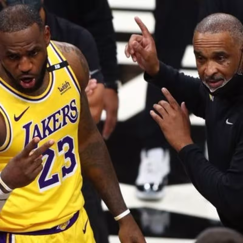 Los Wizards se fijan en Phil Handy, asistente en los Lakers, para el puesto de entrenador jefe