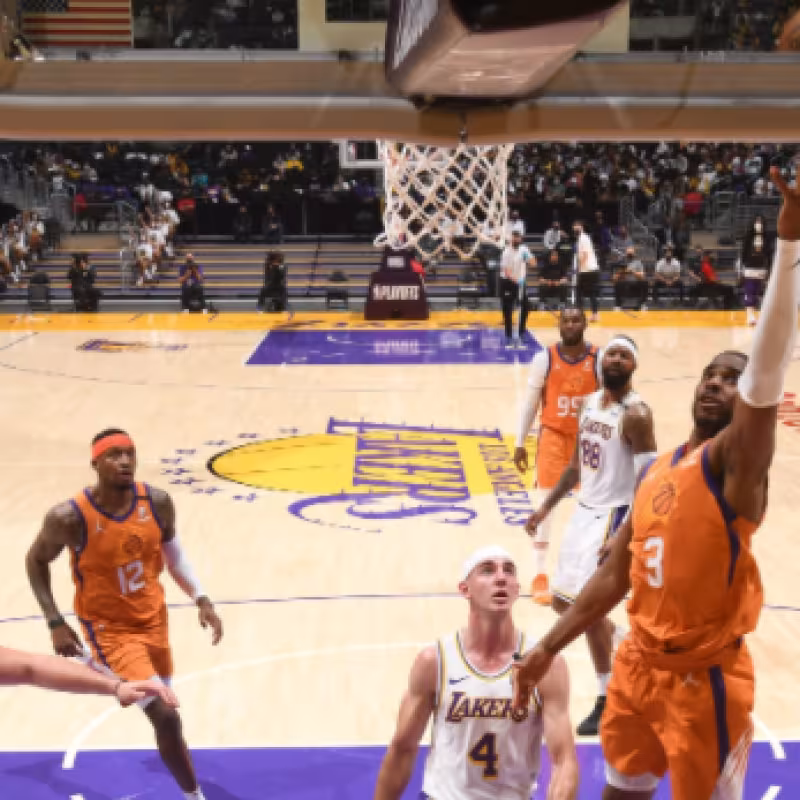 Phoenix Suns gana a Los Angeles Lakers tercer partido. Foto: gettyimages