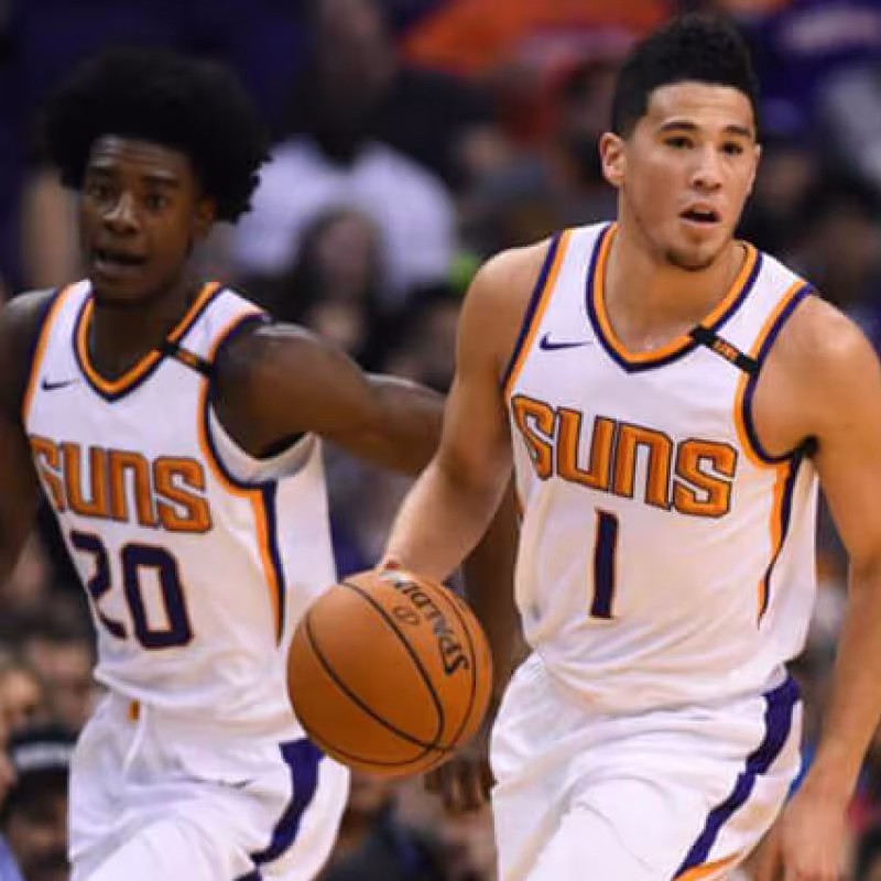 Josh Jackson y Devin Booker, jugadores de Phoenix Suns