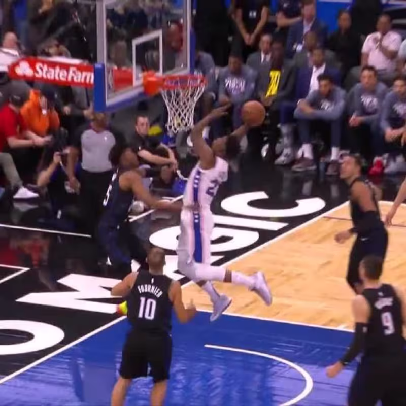 La primera canasta de Butler con los Sixers