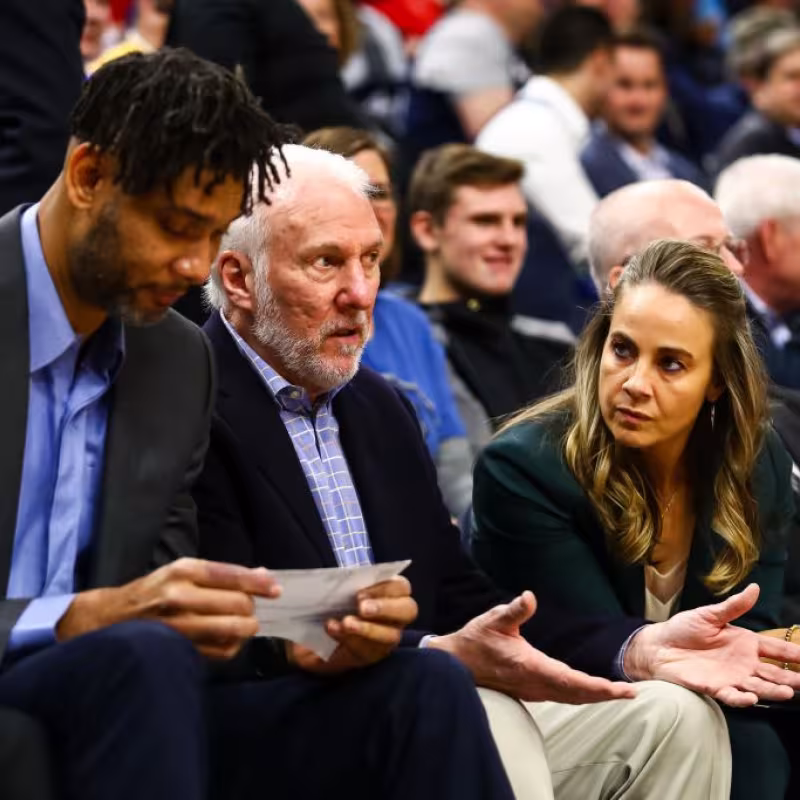 Becky Hammon podría reemplazar a Popovich en los Spurs